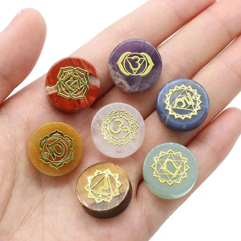 PEDRAS PARA COMPOSIÇÕES DOS 7 CHAKRAS — COR E INTENÇÃO