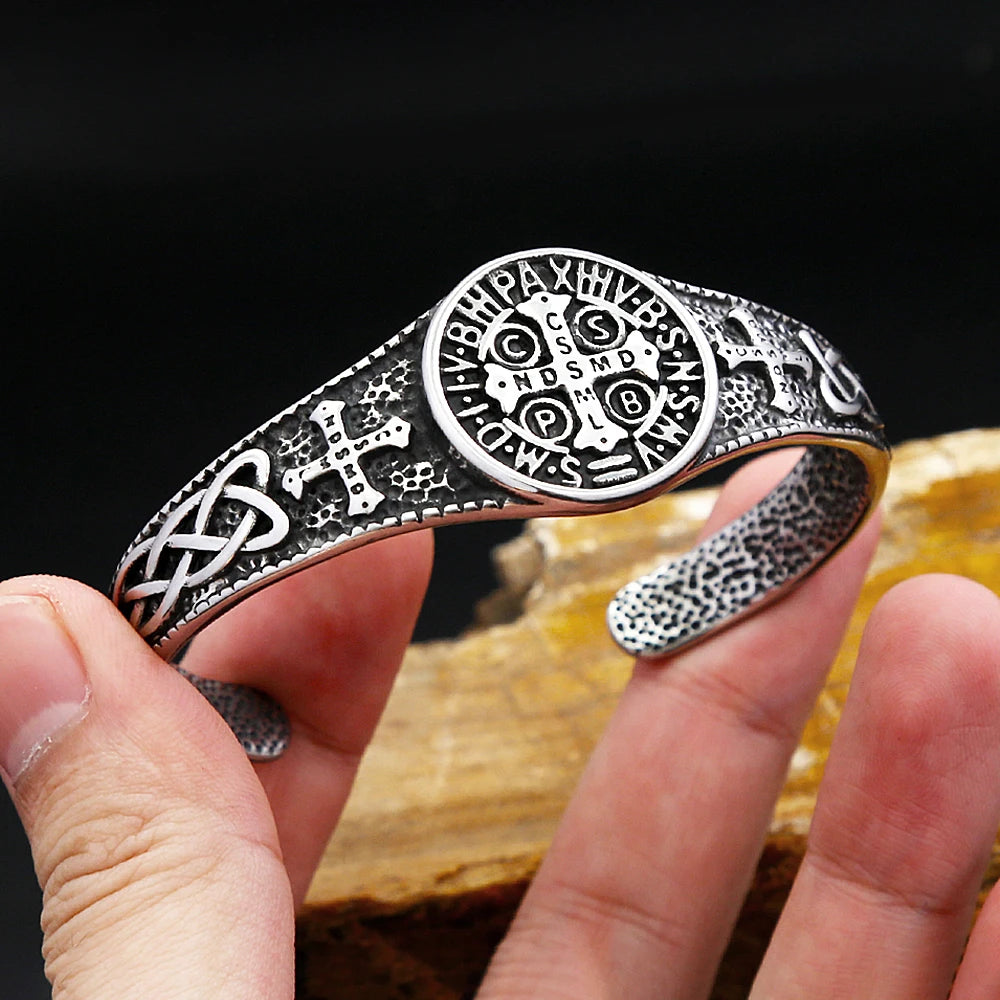 PULSEIRA DE SÃO BENTO EM AÇO – FÉ E PRESENÇA