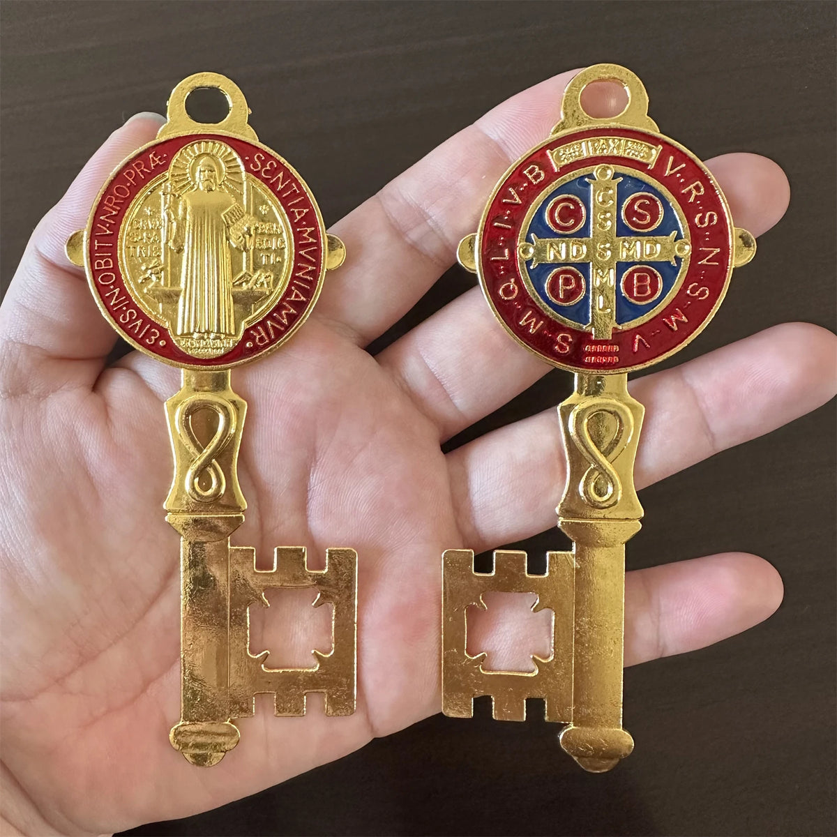 CHAVES DECORATIVAS DE SÃO BENTO – FÉ PARA O LAR | 2 PEÇAS
