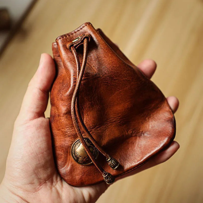 PORTA-MOEDAS RETRÔ COM CORDÃO — PEQUENOS TESOUROS