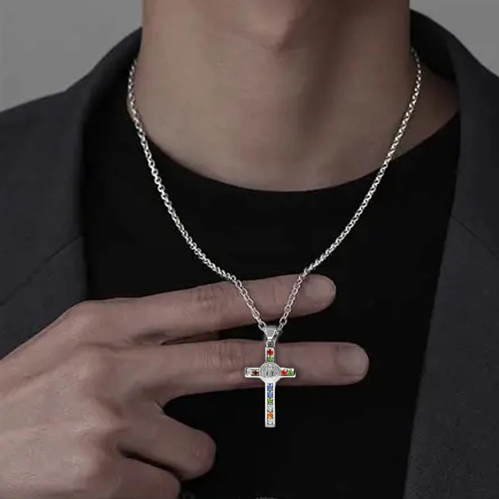 COLAR CRUZ DE SÃO BENTO COM ZIRCÔNIAS – PROTEÇÃO E FORTALEZA