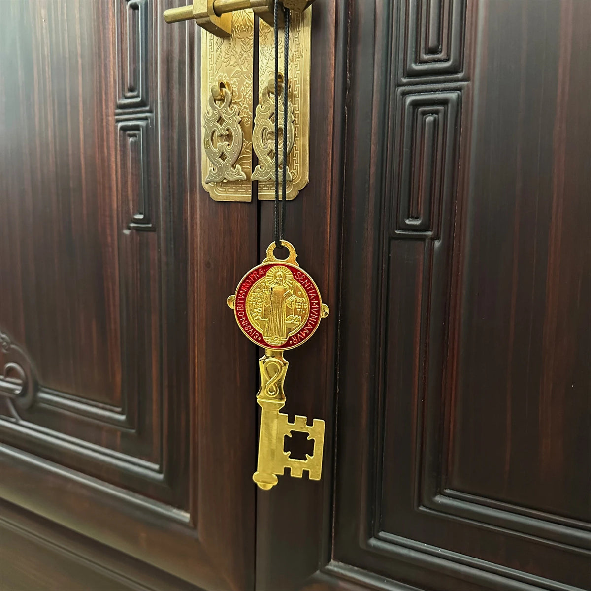CHAVES DECORATIVAS DE SÃO BENTO – FÉ PARA O LAR | 2 PEÇAS