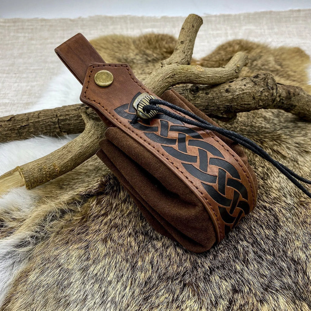 BOLSA DE CINTURA MEDIEVAL COM CORDÃO — ENCANTO E ESTILO