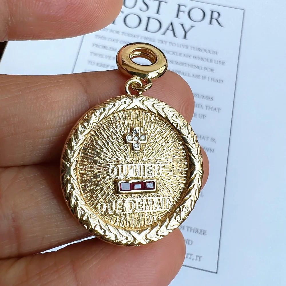 PINGENTE AMOR EM FRANCÊS BANHADO A OURO