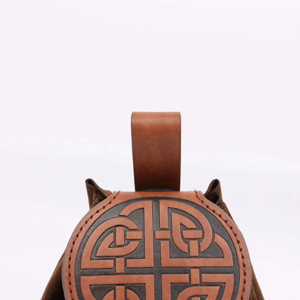BOLSA DE CINTO MEDIEVAL EM RELEVO — HISTÓRIAS E ESTILO