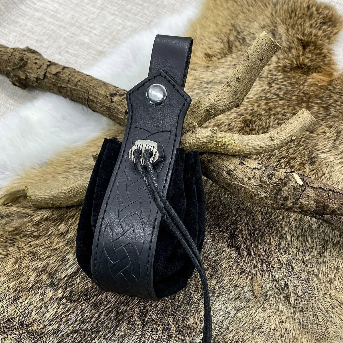 BOLSA DE CINTURA MEDIEVAL COM CORDÃO — ENCANTO E ESTILO