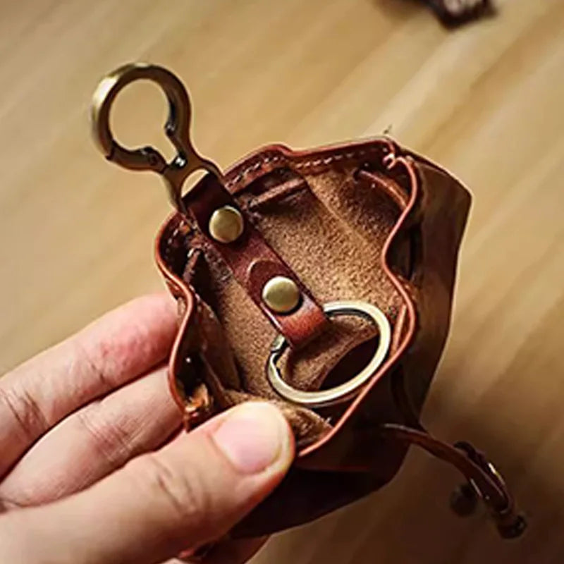 PORTA-MOEDAS RETRÔ COM CORDÃO — PEQUENOS TESOUROS