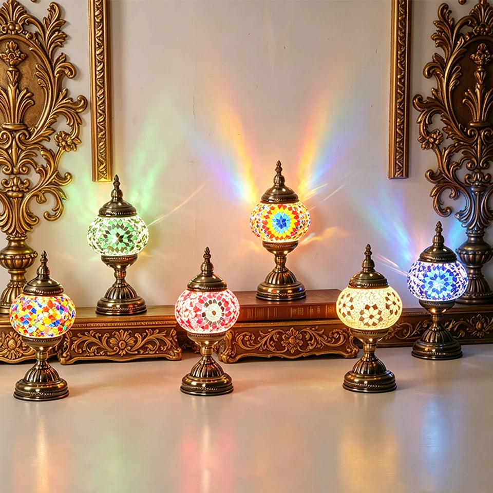 LUMINÁRIA DE MESA COM VIDRO COLORIDO — LUZ E ACOLHIMENTO