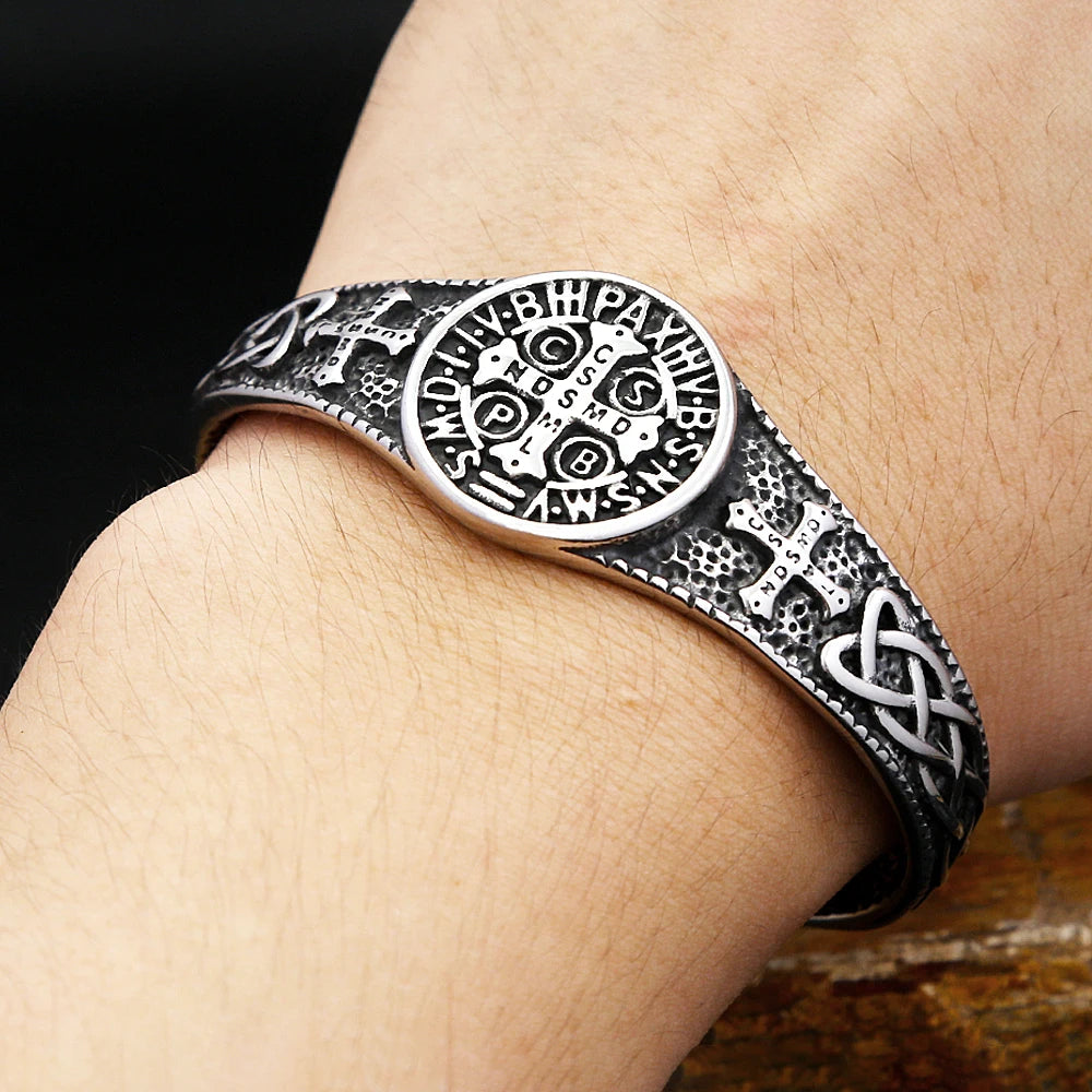 PULSEIRA DE SÃO BENTO EM AÇO – FÉ E PRESENÇA
