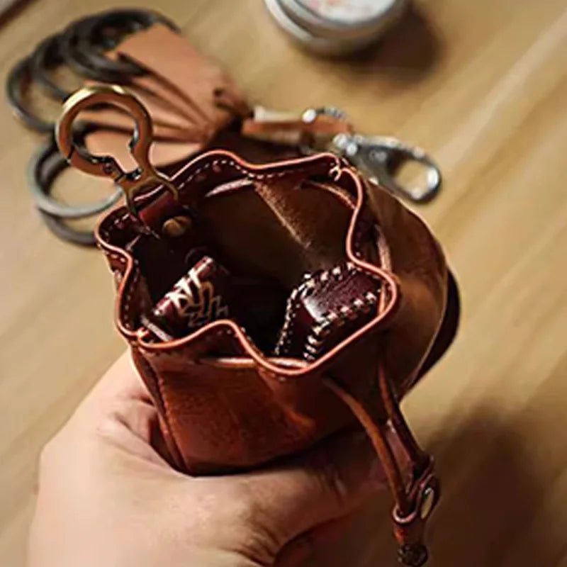 PORTA-MOEDAS RETRÔ COM CORDÃO — PEQUENOS TESOUROS