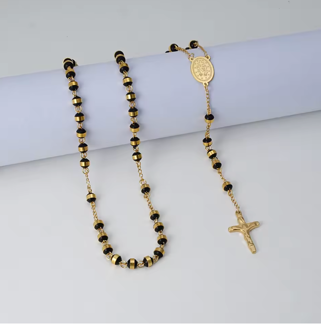 ROSÁRIO EM AÇO INOXIDÁVEL COM MEDALHA DE MARIA E CRUCIFIXO – 4 ACABAMENTOS