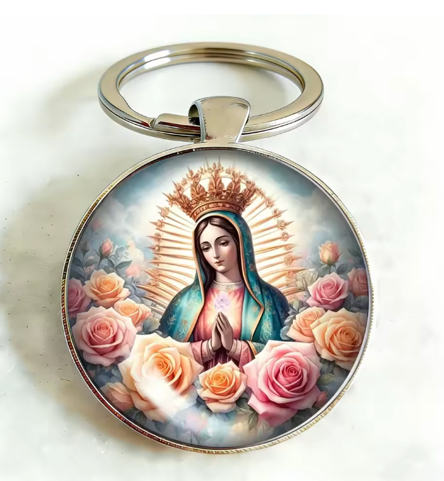 CHAVEIRO NOSSA SENHORA DE GUADALUPE COM DETALHES FLORAIS – DEVOÇÃO E PRESENÇA