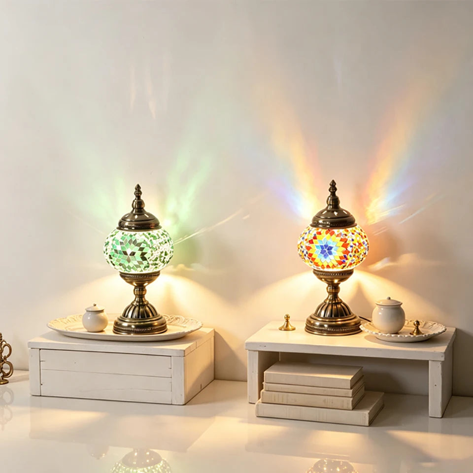 LUMINÁRIA DE MESA COM VIDRO COLORIDO — LUZ E ACOLHIMENTO