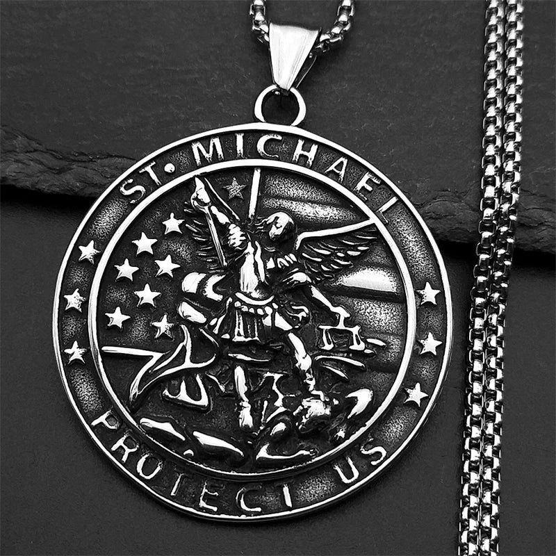 COLAR MEDALHA DE SÃO MIGUEL — CORAGEM E DEVOÇÃO