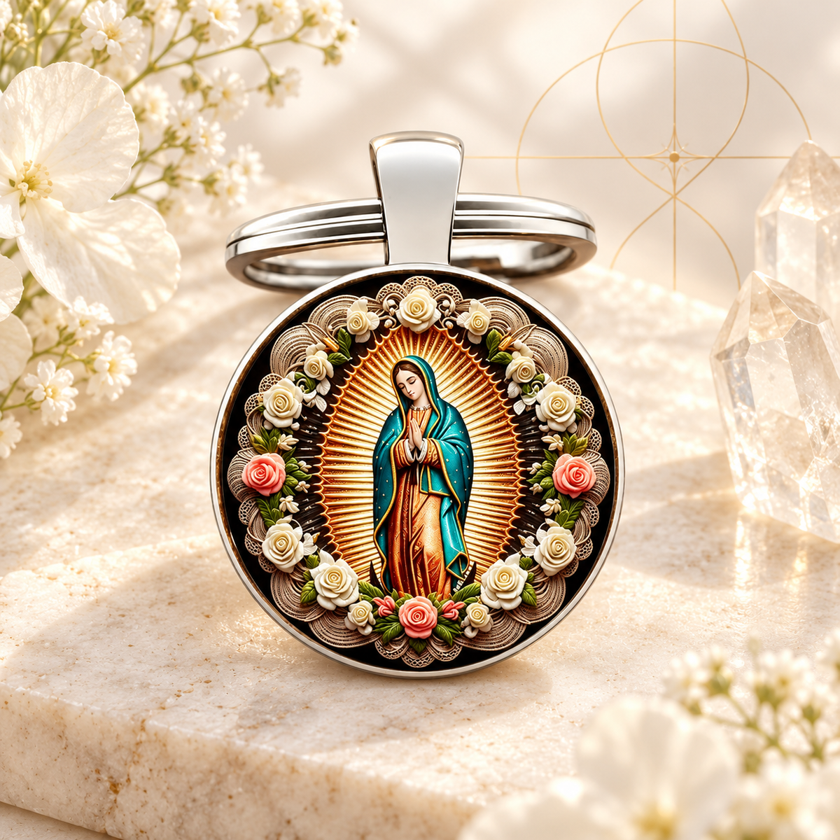 Chaveiro Nossa Senhora de Guadalupe com detalhes florais em composição Aura555