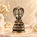Estatueta Shakyamuni sob a serpente em composição Aura555