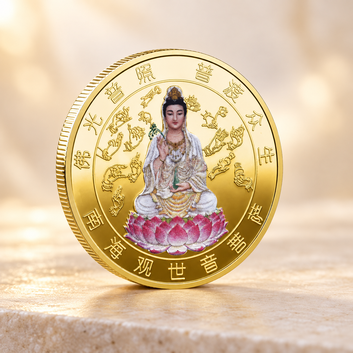 Moeda budista de Guanyin em fundo marfim Aura555