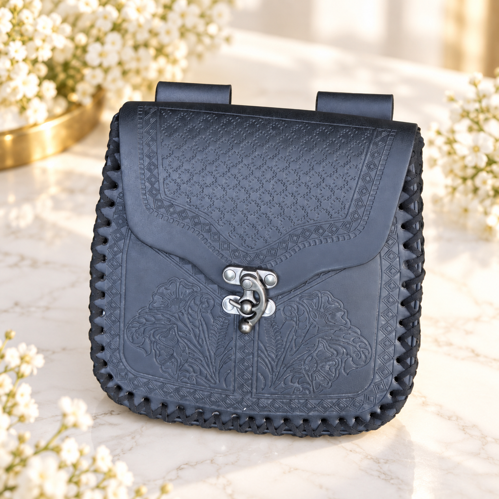 BOLSA DE CINTURA VIKING — ESTILO E FANTASIA — flores brancas e luz dourada. Ambientação não incluída; modelo e quantidade conforme seleção.